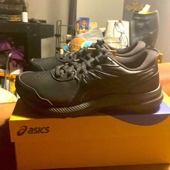 ASICS women’s sneaker - Picture 1 of 6